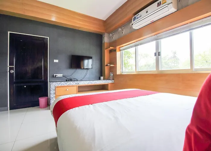Hotel Oyo 387 Little Bangbon 3*